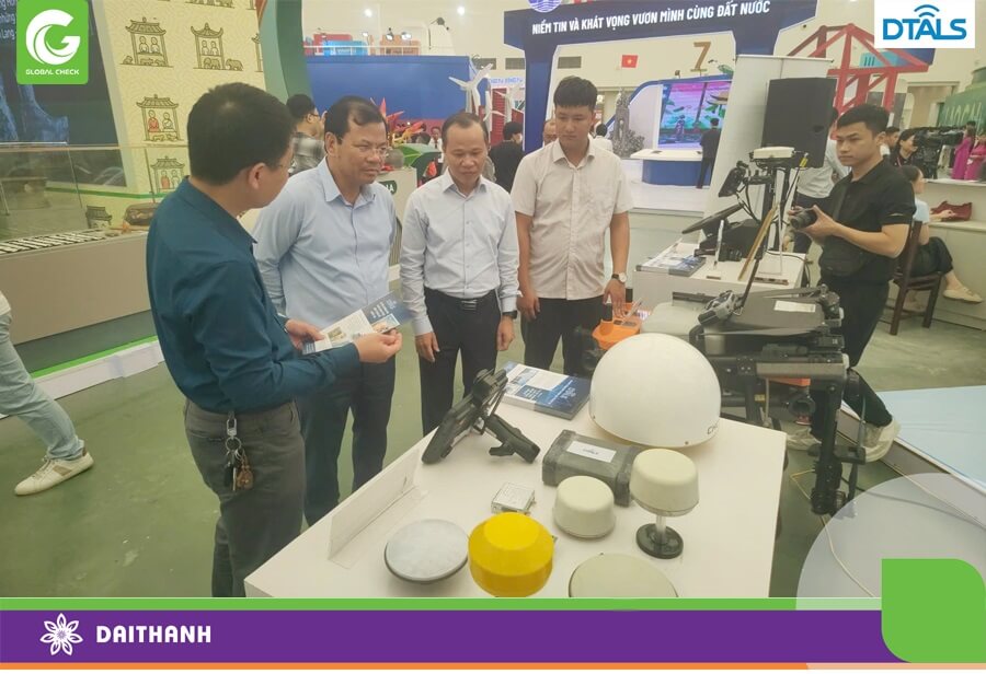 Lãnh đạo tỉnh Bắc Ninh thăm gian hàng DTALS